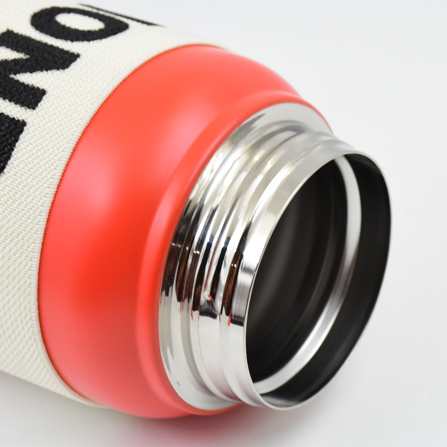 Stainless Steel Mug Bottle Vacuum Insulated Cup With Handle Rubber Grip (550 Ml)