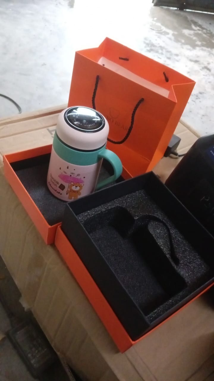 Smart Vacuum Insulated Water Bottle With Led Temperature Display Gift Color Box (600 Ml Approx)