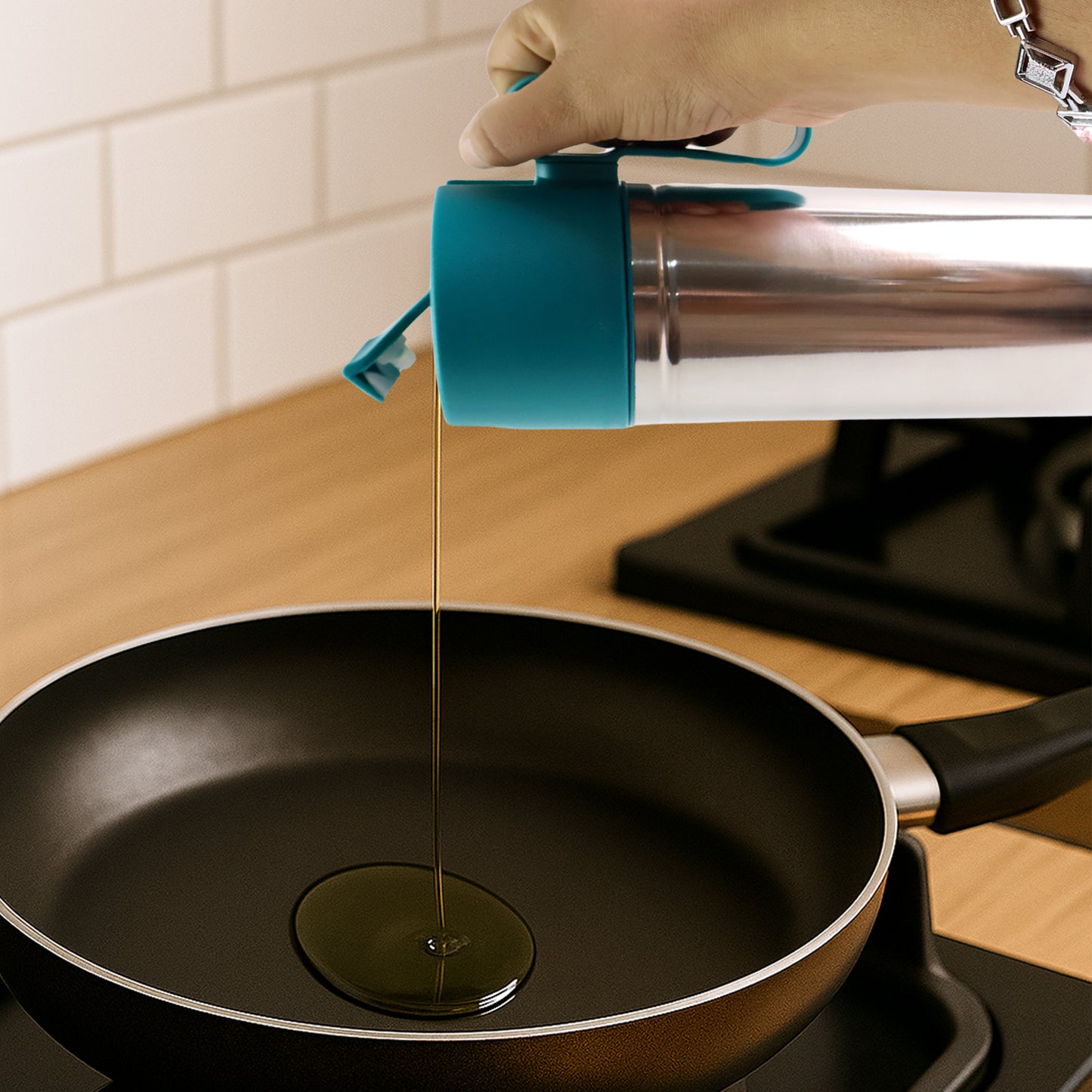 Stainless Steel Fresh Oil Pourer Bottle With Flip Lid And Handle Approx 1000ml (1 Pc)