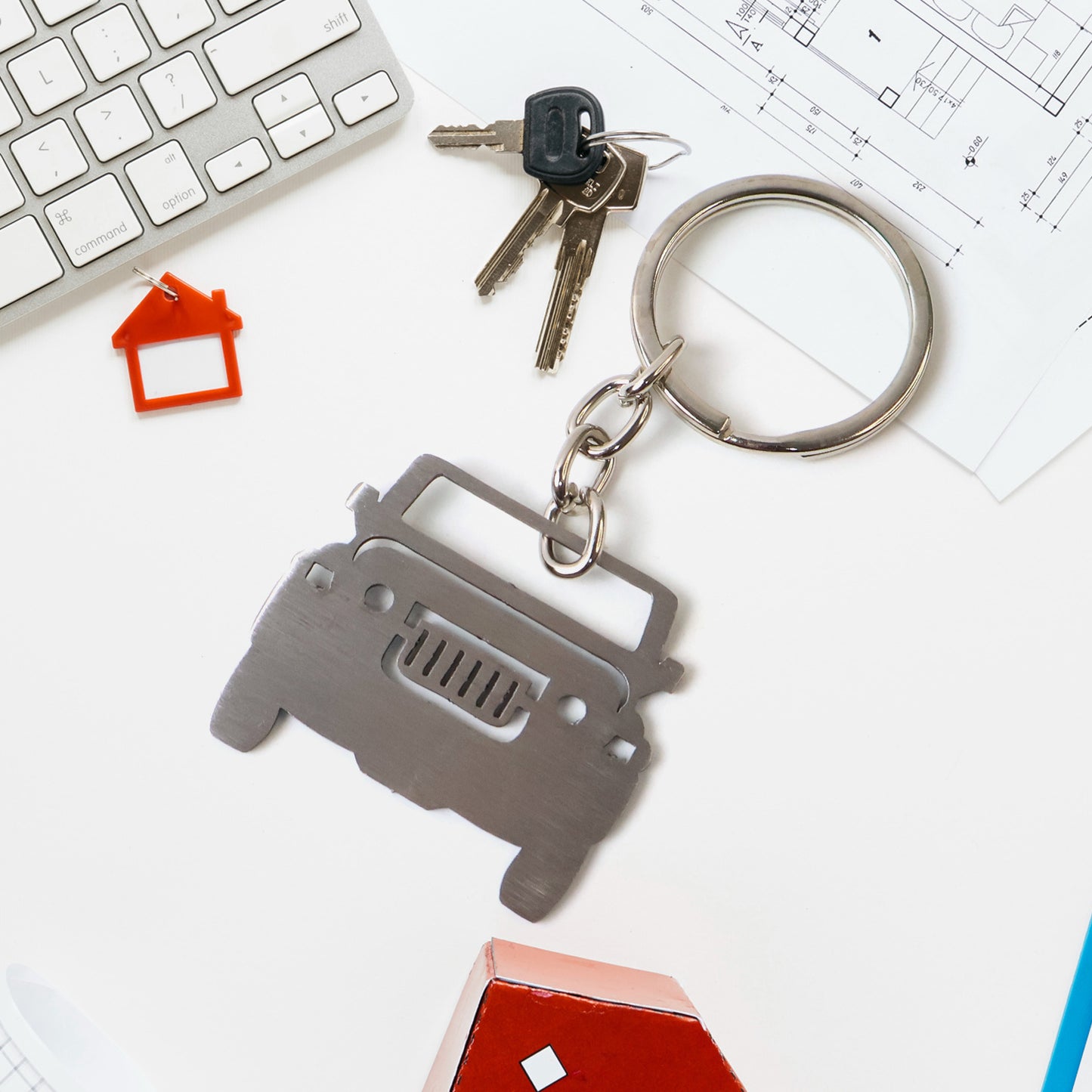 Stylish Metal Jeep Shape Keychain (1 Pc)